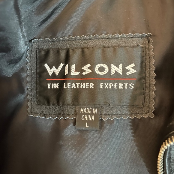 Classic Black Leather Jacket – Timeless & Versatile - Picture 4 of 4